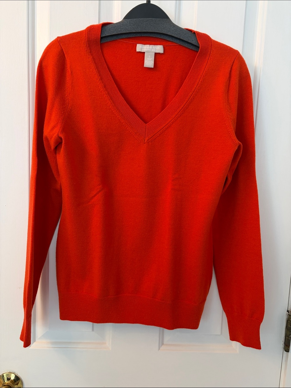 Banana Republic Classic V-Neck Women's Sweater - Red/Orange